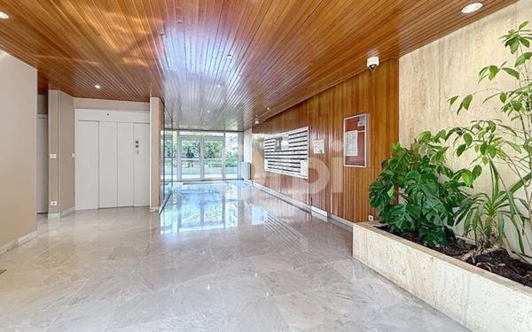 Appartement à vendre    5 pièces • 117 m2 Paris 15