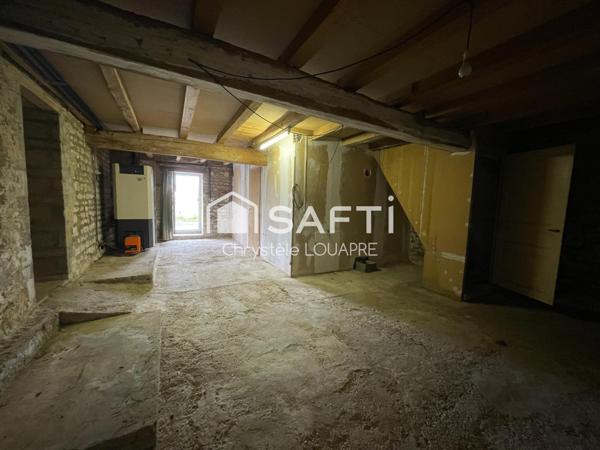 Maison ancienne à rénover avec chai et garage attenants