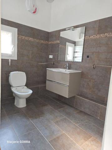 NANS LES PINS MAISON DE VILLAGE T3