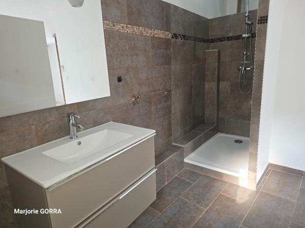 NANS LES PINS MAISON DE VILLAGE T3