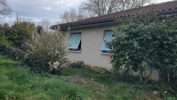 Dans un hameau à 7 kms de Castres, villa de plain pied Castres (81100)