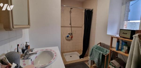 VISSEICHE - Bourg : Maison pierres avec dépendance et terrain