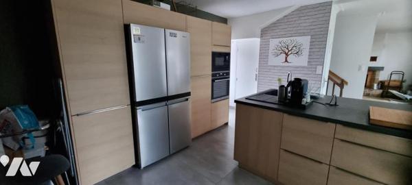 VISSEICHE - Bourg : Maison pierres avec dépendance et terrain