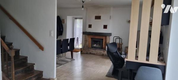 VISSEICHE - Bourg : Maison pierres avec dépendance et terrain