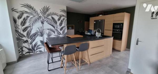 VISSEICHE - Bourg : Maison pierres avec dépendance et terrain