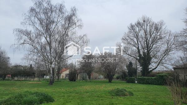Terrain plat et borné de 1 237 m²