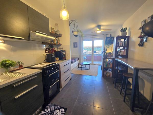 Sorgues (84700) APPARTEMENT T2 -TERRASSE-PLACE DE PARKING SOUS SOL