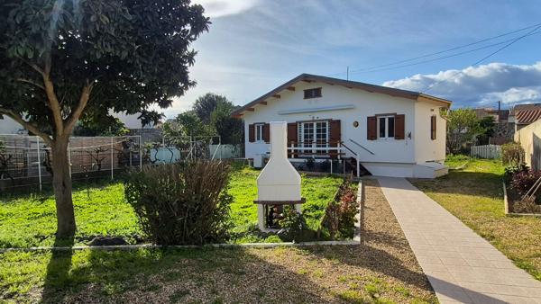 Chalet lumineux, climatisé, 2 chambres avec jardin.