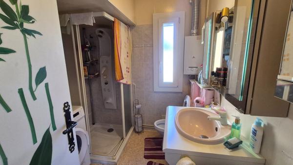 Chalet lumineux, climatisé, 2 chambres avec jardin.