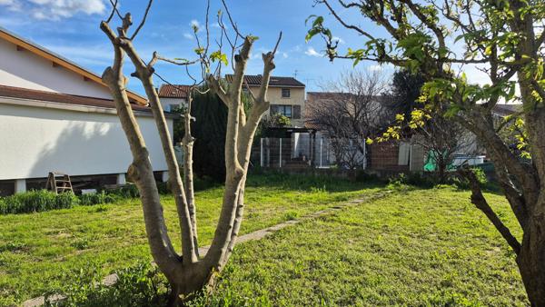 Chalet lumineux, climatisé, 2 chambres avec jardin.