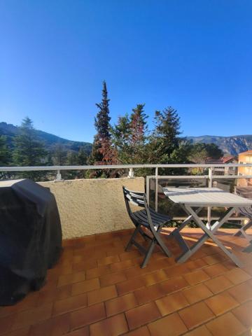 Grand studio avec terrasse et vue dégagée