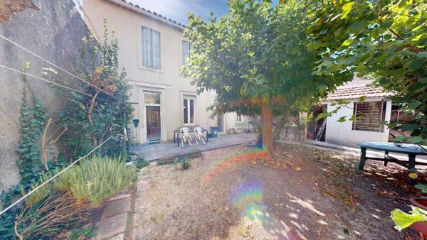 CARCASSONNE, UNE MAISON DE VILLE DE CARACTÈRE AVEC JARDIN, AUX PORTES DU CENTRE-VILLE
