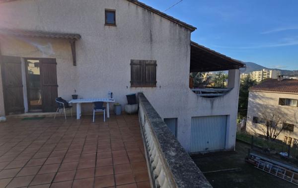 Vente Villa APPARTEMENT F2 INDEPENDANT à rafraîchir Ajaccio   