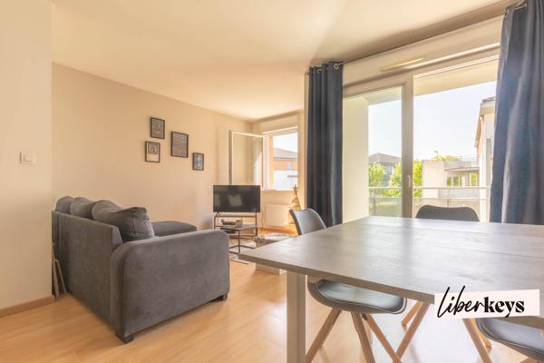 Saint-Sébastien sur Loire : appartement T3 lumineux avec balcon, 2 places de parking en sous-sol et cave.