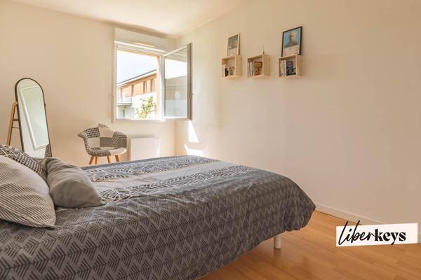 Saint-Sébastien sur Loire : appartement T3 lumineux avec balcon, 2 places de parking en sous-sol et cave.