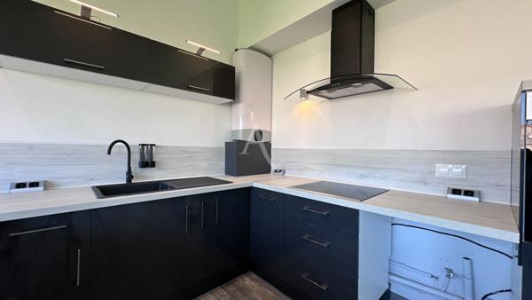 SPECIAL INVESTISSEUR APPARTEMENT LUMINEUX TYPE 2 VENDU LOUE AVEC ASCENSEUR ET CAVE AU CENTRE VILLE MANOSQUE