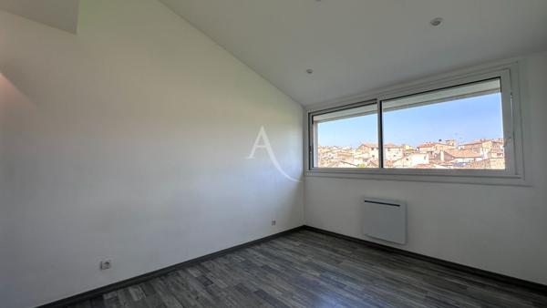 SPECIAL INVESTISSEUR APPARTEMENT LUMINEUX TYPE 2 VENDU LOUE AVEC ASCENSEUR ET CAVE AU CENTRE VILLE MANOSQUE
