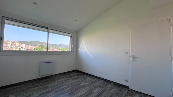 SPECIAL INVESTISSEUR APPARTEMENT LUMINEUX TYPE 2 VENDU LOUE AVEC ASCENSEUR ET CAVE AU CENTRE VILLE MANOSQUE