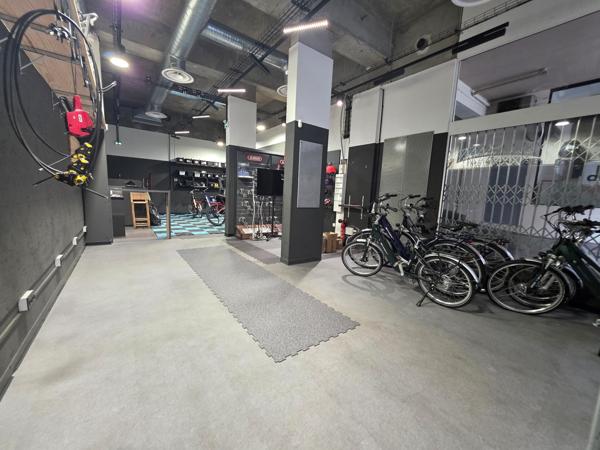 Mur Commerciaux 100m²  (Le Peyrou)