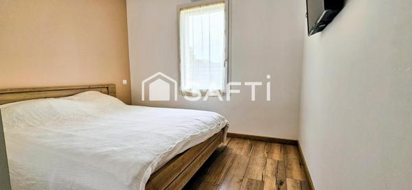 Maison contemporaine de plain-pied avec 3 chambres.