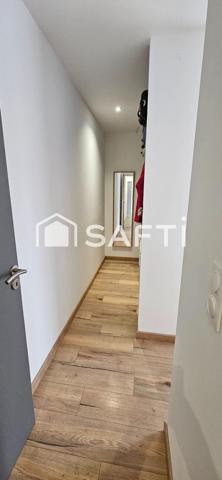 Maison contemporaine de plain-pied avec 3 chambres.