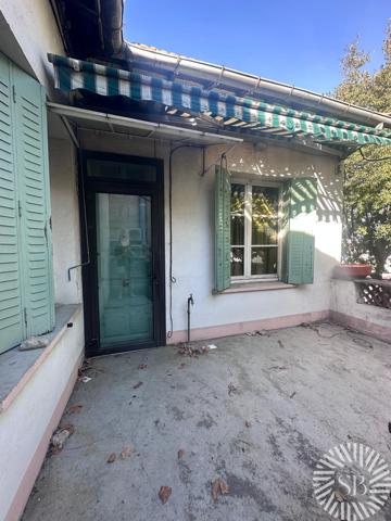 Opportunité Noves Appartement, garage et cour constructibles