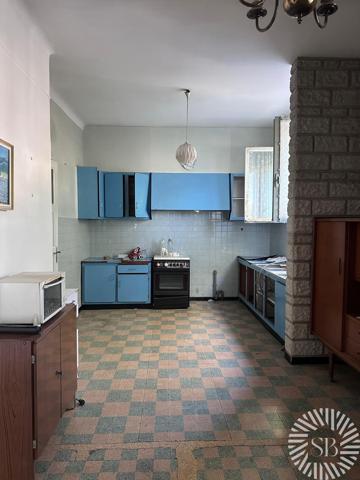 Opportunité Noves Appartement, garage et cour constructibles