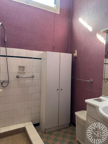 Opportunité Noves Appartement, garage et cour constructibles
