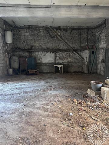 Opportunité Noves Appartement, garage et cour constructibles