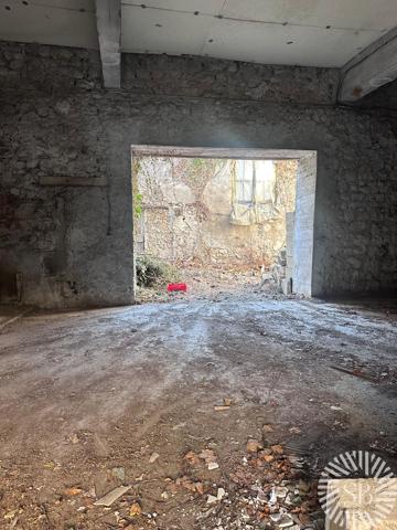 Opportunité Noves Appartement, garage et cour constructibles