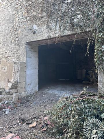 Opportunité Noves Appartement, garage et cour constructibles