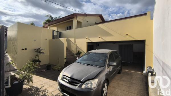 Maison 5 pièces de 100 m² à Saint-Joseph (97480)