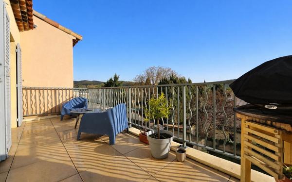 Appartement à vendre    3 pièces • 69 m2 Eyguières