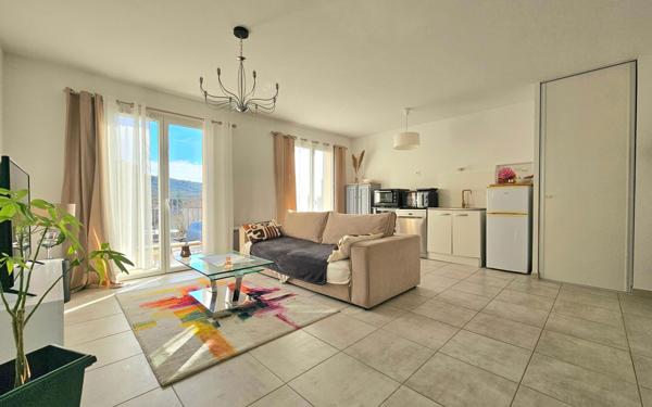 Appartement à vendre    3 pièces • 69 m2 Eyguières