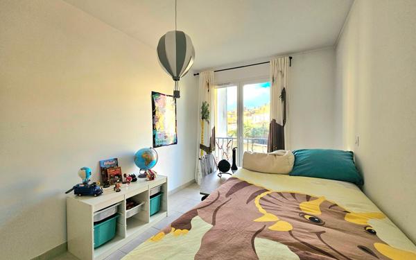 Appartement à vendre    3 pièces • 69 m2 Eyguières