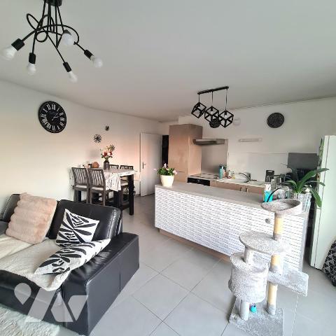 QUESNOY SUR DEULE Type 2 en rez-de-jardin avec un parking