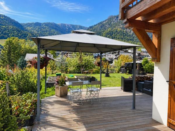 Chalet de belle facture au pied d’une nature généreuse à Cervières
