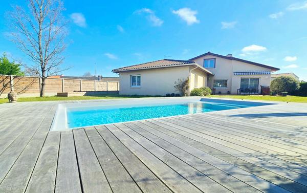 maison 4 chambres, 2 salles de bains, buanderie, garage, piscine