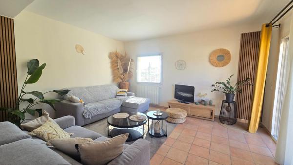 maison 4 chambres, 2 salles de bains, buanderie, garage, piscine