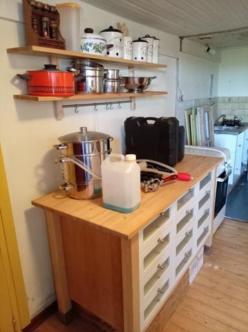 LONGÈRE HÉBERGEANT 2 HABITATIONS PLUS UNE MAISONNETTE SITUÉE AU CALME