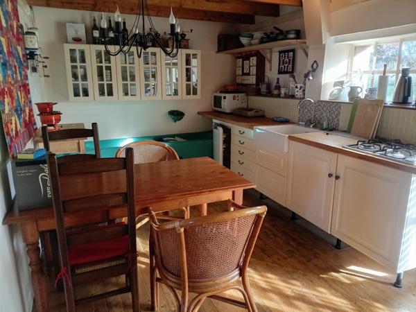 LONGÈRE HÉBERGEANT 2 HABITATIONS PLUS UNE MAISONNETTE SITUÉE AU CALME