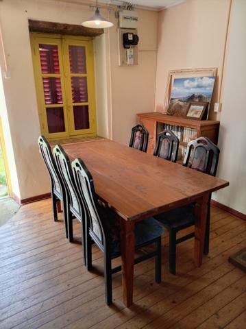 LONGÈRE HÉBERGEANT 2 HABITATIONS PLUS UNE MAISONNETTE SITUÉE AU CALME