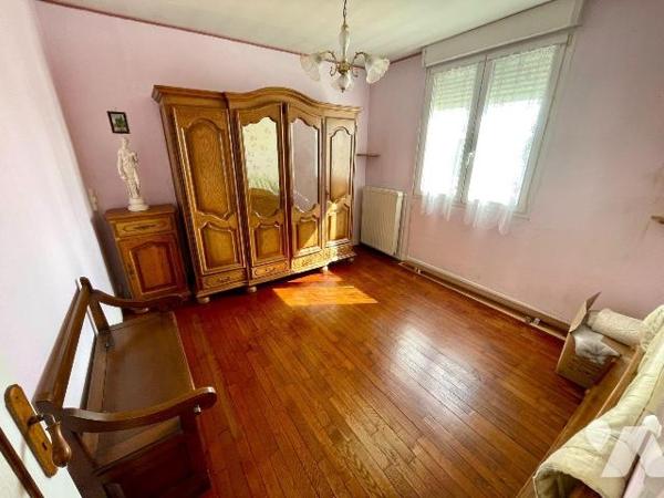 MAISON SURELEVEE SUR SOUS-SOL.
A VENDRE A RETHEL, proche gare (à 1h15 de Paris gare de l'Est e...