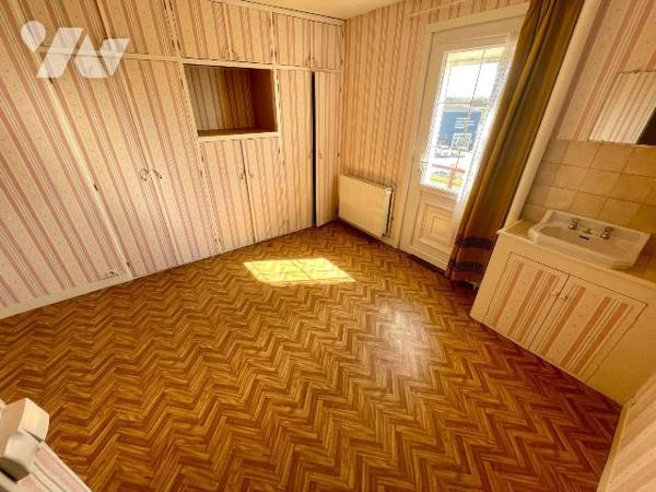 MAISON SURELEVEE SUR SOUS-SOL.
A VENDRE A RETHEL, proche gare (à 1h15 de Paris gare de l'Est e...