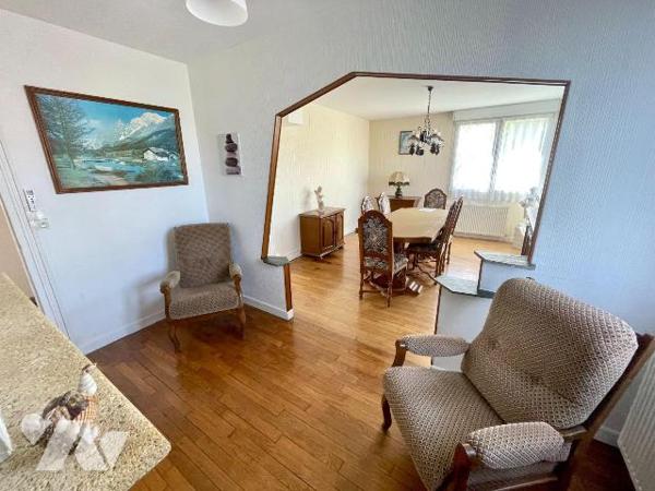 MAISON SURELEVEE SUR SOUS-SOL.
A VENDRE A RETHEL, proche gare (à 1h15 de Paris gare de l'Est e...