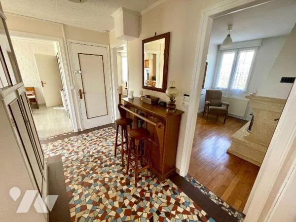 MAISON SURELEVEE SUR SOUS-SOL.
A VENDRE A RETHEL, proche gare (à 1h15 de Paris gare de l'Est e...