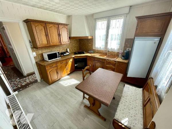 MAISON SURELEVEE SUR SOUS-SOL.
A VENDRE A RETHEL, proche gare (à 1h15 de Paris gare de l'Est e...