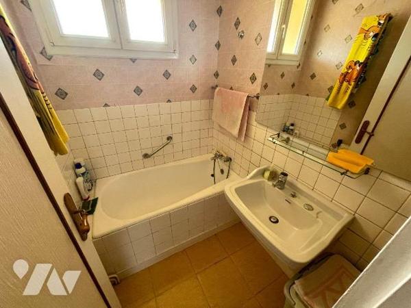 MAISON SURELEVEE SUR SOUS-SOL.
A VENDRE A RETHEL, proche gare (à 1h15 de Paris gare de l'Est e...