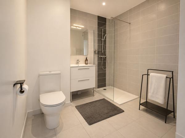 Appartement
         2 pièces
        - 44 m² 171 000 € *