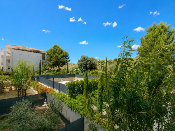 Appartement
         2 pièces
        - 44 m² 171 000 € *